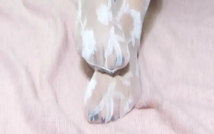corynanylon: Hold up White Feet Nylon