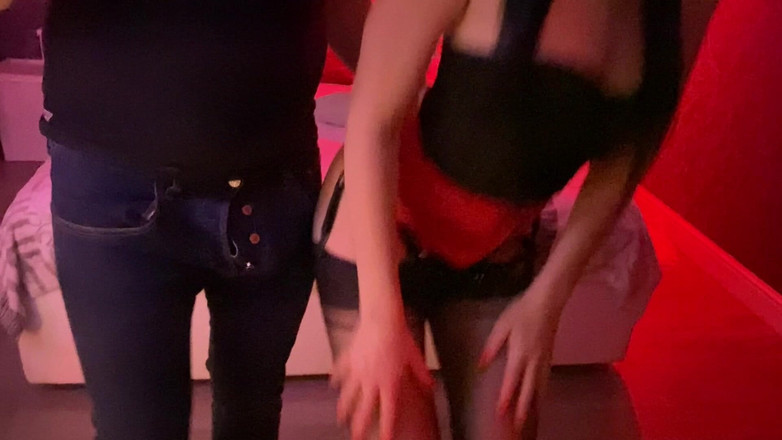 Slowly Tease: # 17 (đầy đủ) bà chủ mặc đồ ni lông cổ điển với thắt lưng đỏ...
