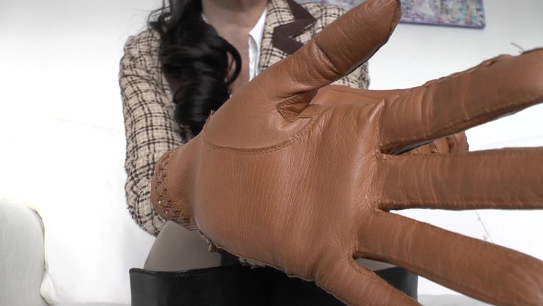 Lady Victoria Valente: 进入拍摄状态：在鞭子响起前闻到皮手套的味道！维多利亚·瓦伦特女士