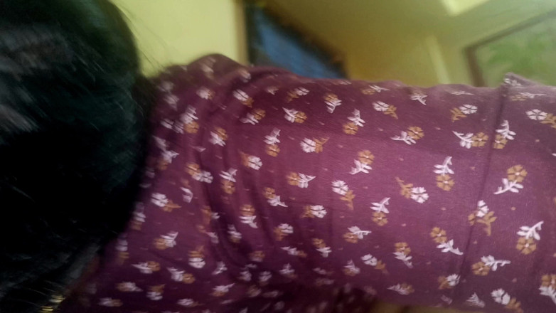 Ilakkiya: チェンニの主婦のホットフェラチオ付きライド