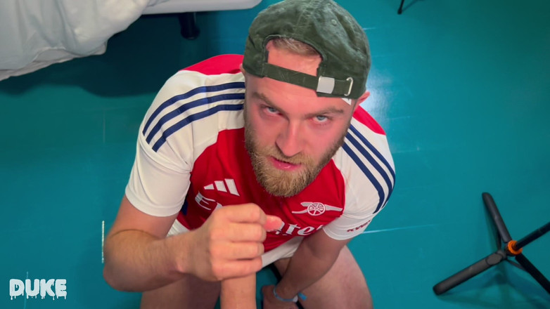 DukeLondon: 言葉でハングされたイケメンが私に粘着性のあるプロテインショットを与えてくれます