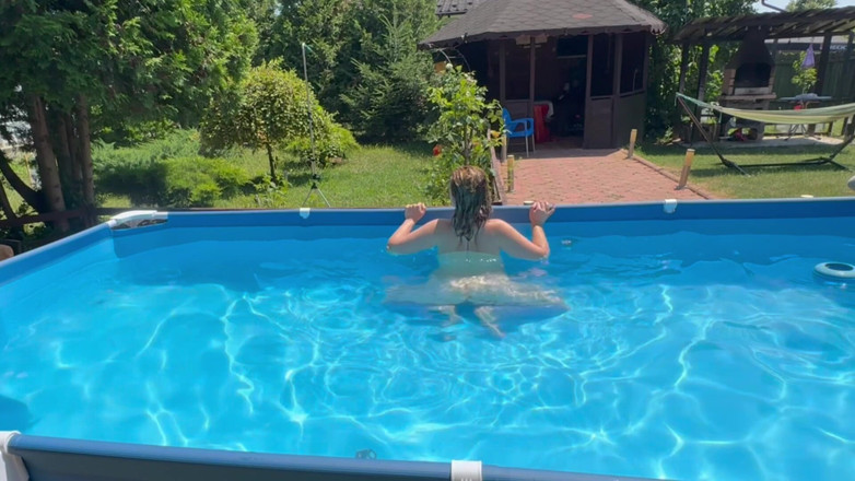 Emeli: Dildofick und dildo-blowjob während ich meinen atem unter wasser im...