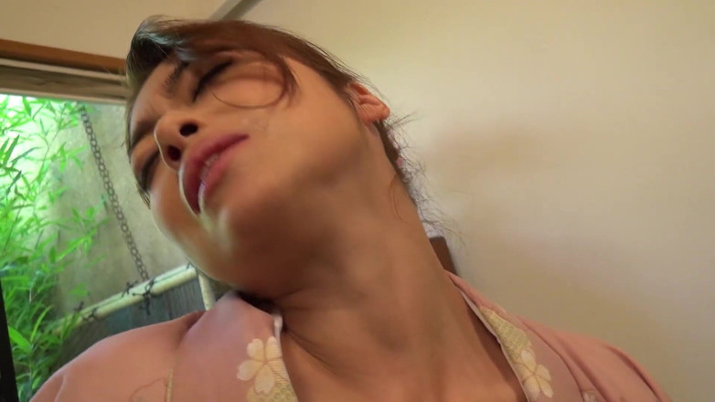 Caribbeancom: Asian MILF in gangbang