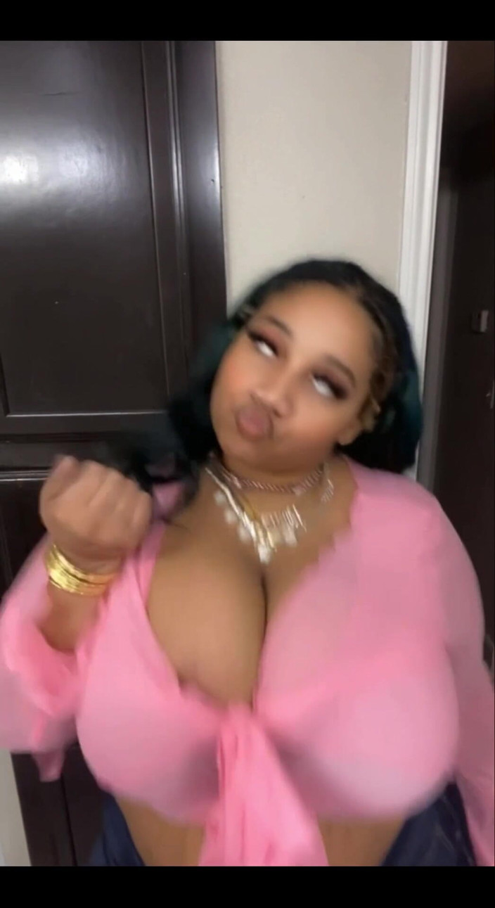 Biggdebbie solo: Biggdebbiecakez es Sucha provoca