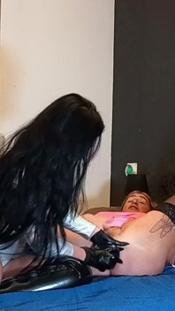 Des grosses bites pour la chatte du cul