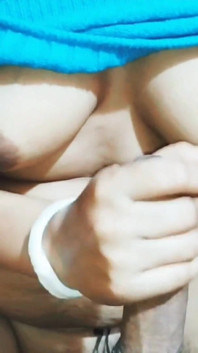 Awek kampung India Bantuan Sonali handjob