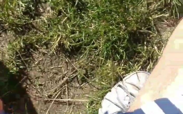 Stefkenx: Branlette risquée dans la forêt