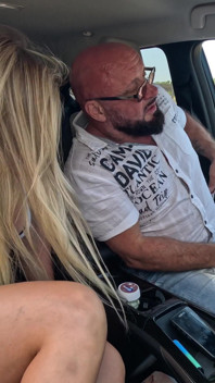 Tetona rubia milf monta gruesa polla al aire libre
