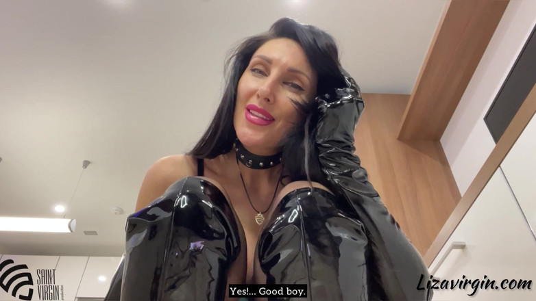 LizaVirgin: Соси мой каблук и называй меня мадам