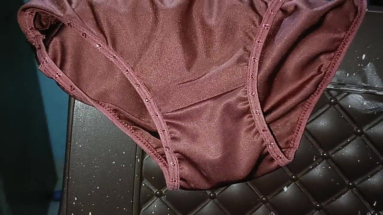 LovedSunsine1990: Aplikoval jsem olej na zavazadla a masíroval je.