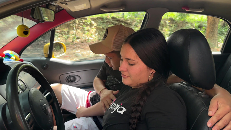 Duoafroditas: Ich helfe einer dicken Latina, mitten im Nirgendwo zu verwüsten,...