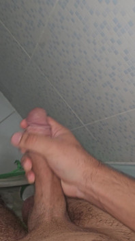 Masturbing My Bick Algerian Cock