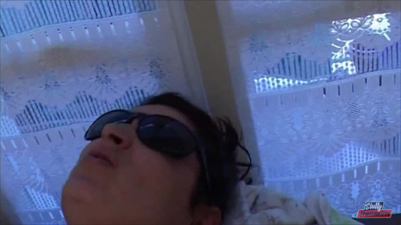 Vere Casalinghe Italia.: She opens her mouth wide and then her hairy pussy...