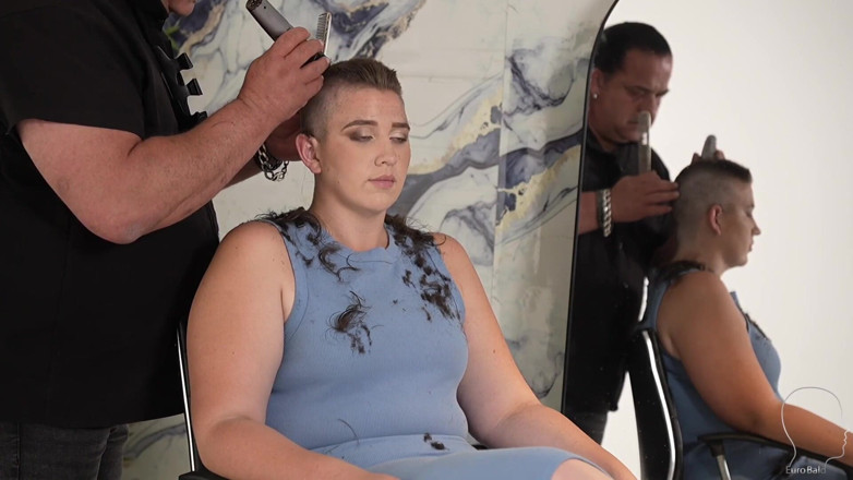 Euro Bald: Lizz a