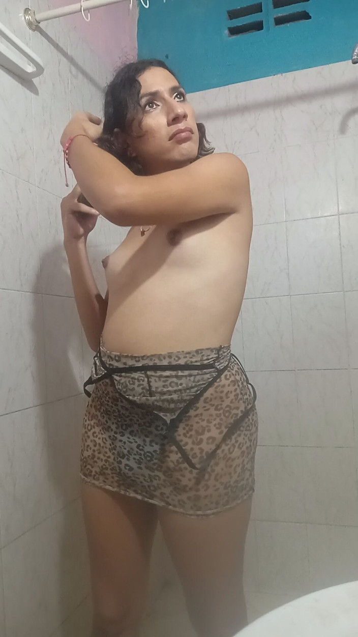 Femboy from Colombia: Jemně se dotýkám sama sebe pomalu