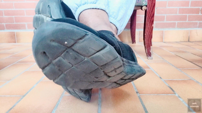 Soft Soleman: Mi sfila le scarpe puzzolenti (2) (2026)