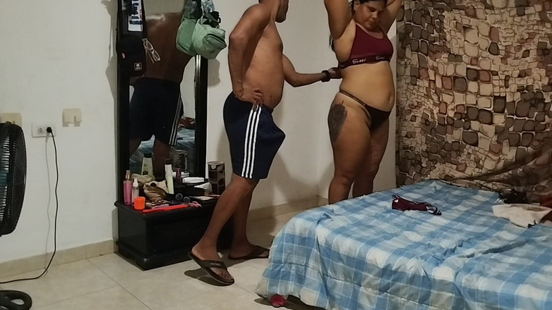 Adribella69: Il mio patrigno ama così tanto il mio culo grosso...