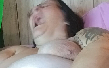 HerculesnVENUS: Cewek sange ini lagi asik goyangin kontolmu sampai memek beceknya...
