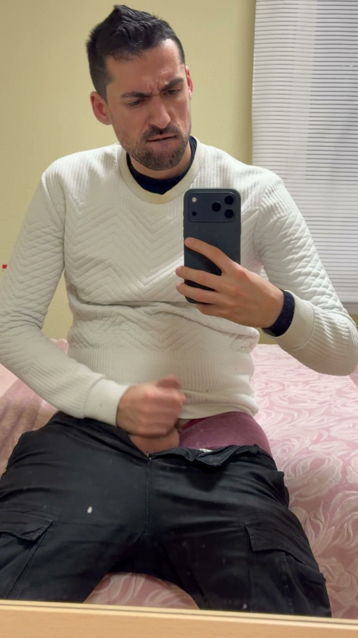 Liam Harding: Ayah tiri yang hot pamer kontol besar