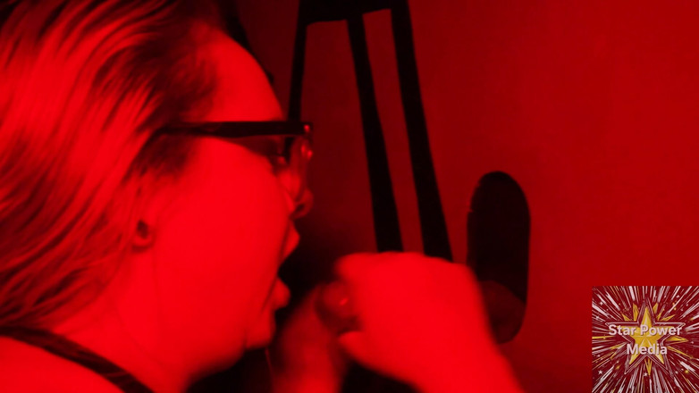 Savvy G: Savanna rompe el récord del gloryhole en un concurso increíble