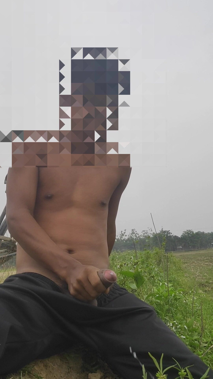 Assamesebodoboy: Indian Anal Masturbation at Outdoor Roadside