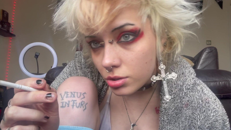 Glitterqueen1999: Kouření cigaret kompilace nová videa