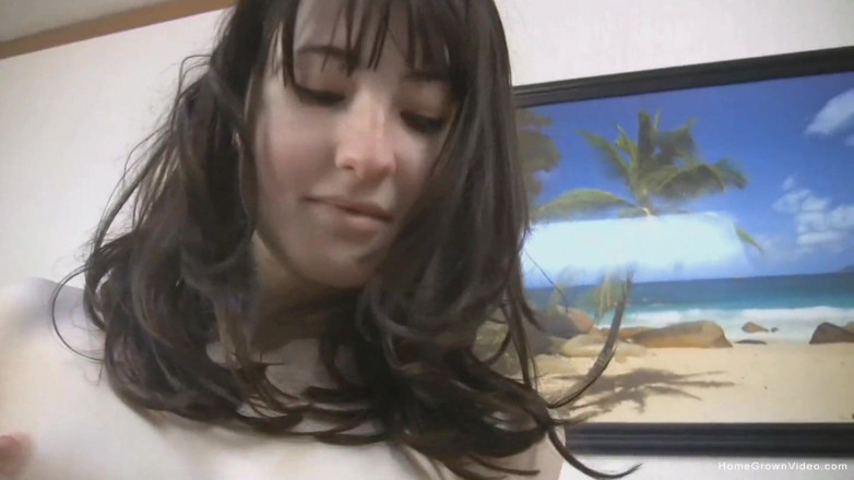 Homegrown Video: Becka Lynn dà un bel strofinamento provocante