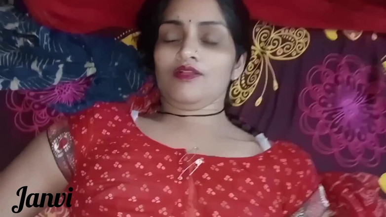 Janvibhabhii: 印度辣妹和她的男友做爱
