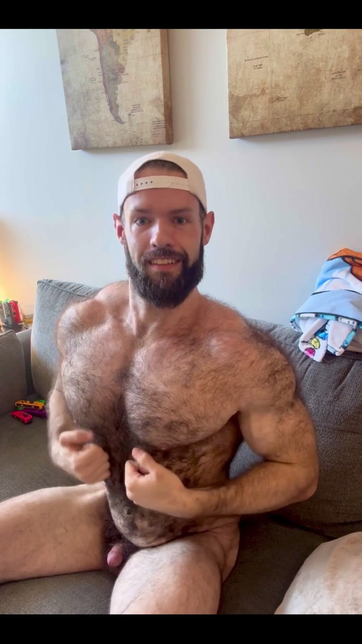 BeefyCanuck: Happy Sunday Gunday! แค่การดิ้นรน, ตีหน้าอกและเด้งหน้าอกเพื่อคุณเมื่อเช้านี้