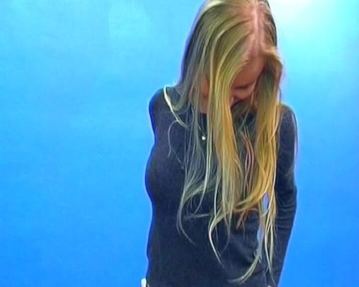 Busty German Sluts: Cewek jerman amatir yang menawan lagi asik muasin memeknya pakai...