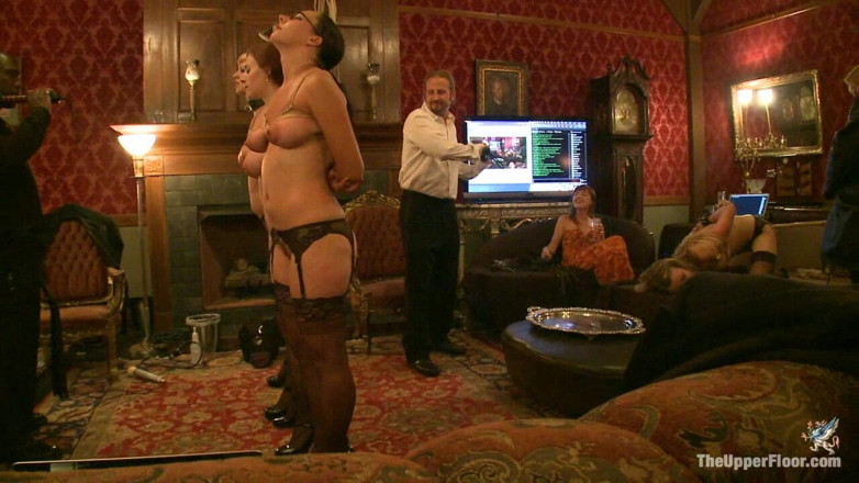 The Upper Floor by Kink: Топлес тапас 2