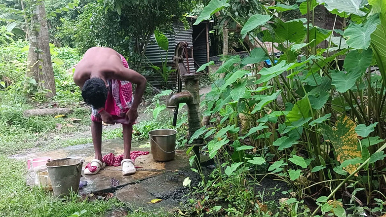 Ranjit Roy: Tha naked Indian mature man shower in open place and...