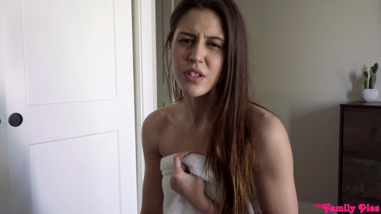 My family pies: Ma demi-sœur sex tape - S13 : E1