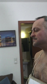 Vysoké dívky plive malého pana