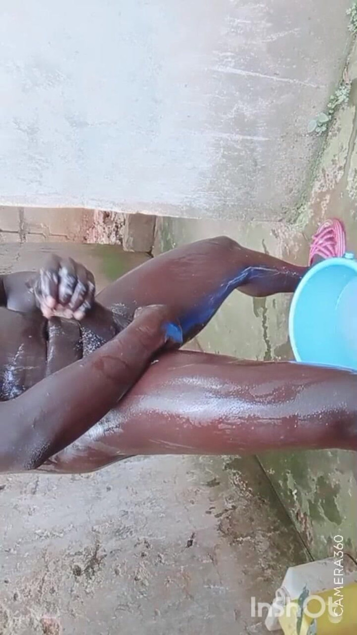 Hongi: Gorąca orgia z największym czarnym kutasem w Afryce