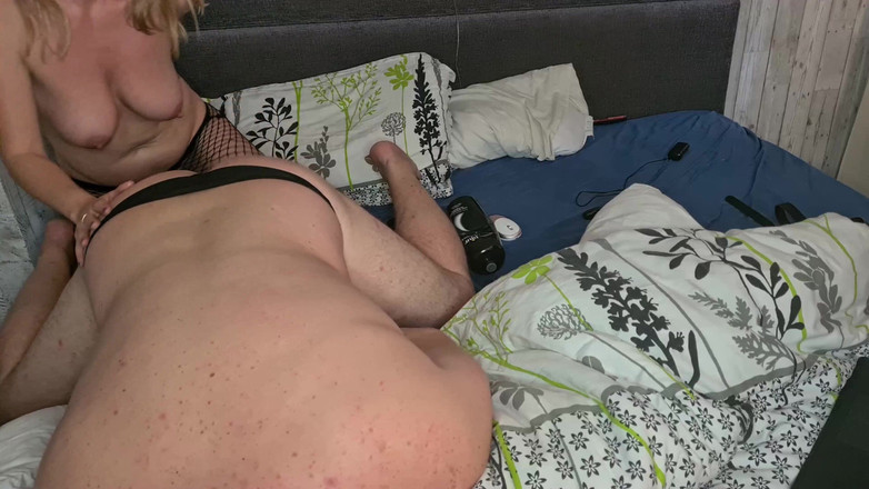 Anal Fetish Couple: Жена знает, что нужно приглядывать за ее мужчиной