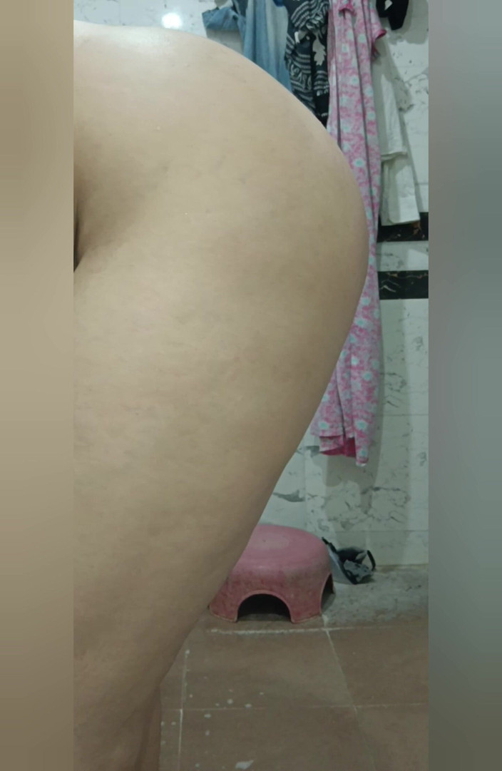 Priyahot77: Priya Bhabi Hot Body Wash in Bathroom