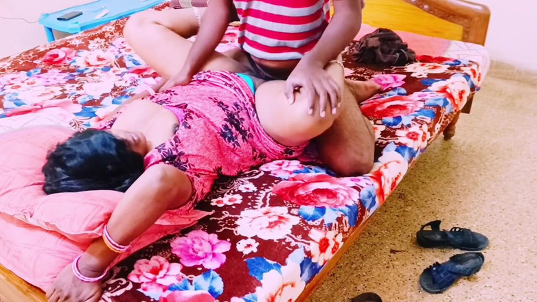 Telugu honey lips: Desi stiefmutter und stiefsohn sex im freien, telugu dirtytalk