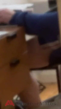 Fui Atrapado Masturbándose Por Mi Compañero De Piso Y Tengo Mi Primera Gay