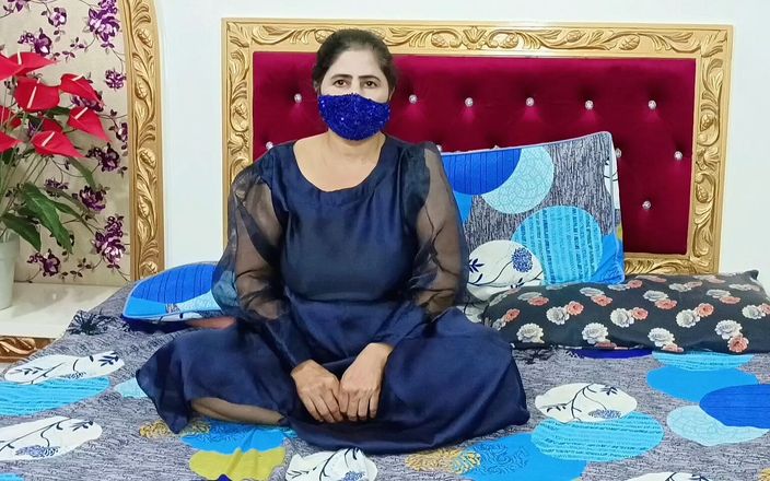 Nabila Aunty: Sexy reife dame fickt muschi mit großem dildo mit Urdu...