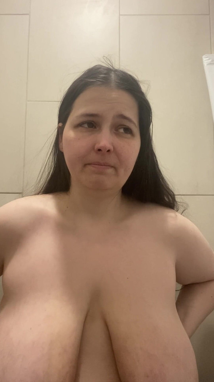 MissChrystalline: Chat, Sex Talk, See My Boobs and Pussy