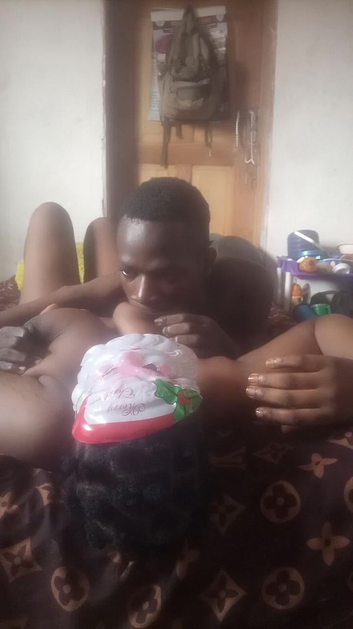 Oladi plenty tv: 这个大奶子女孩准备做爱