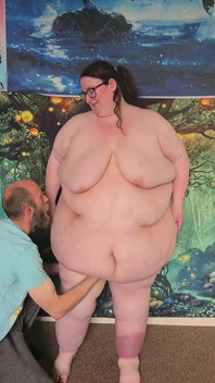 Ssbbw uitgekleed en kuste buik gestreeld