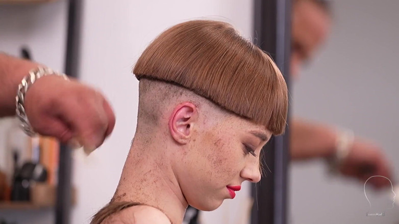 Euro Bald: Moniqe