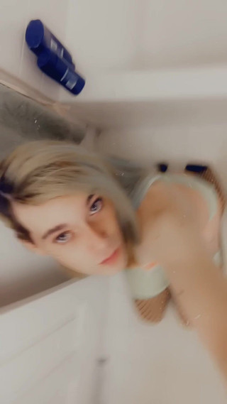 CarmenMelatonin: Sexy kočička v bikinách vás chce vykouřit