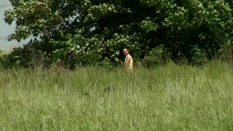 Public Entertainment: Zrzka milf jezdí na péru venku