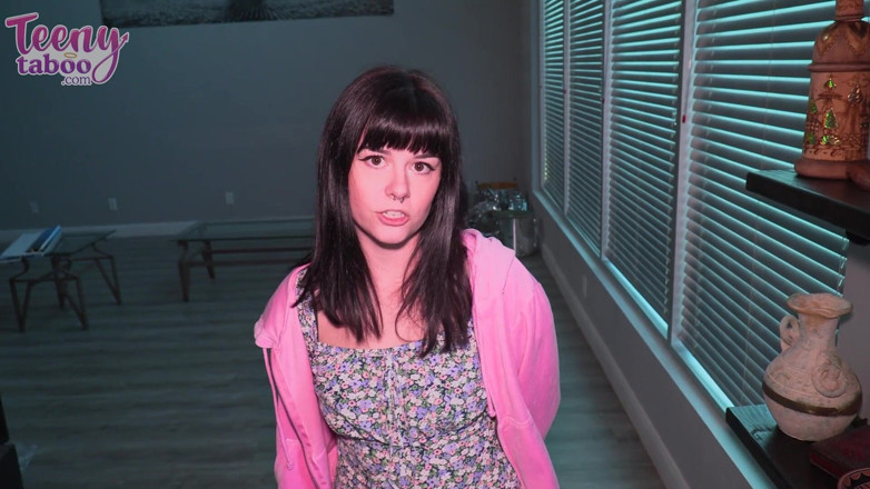Teenytaboo: Freizeit mit dem babysitter