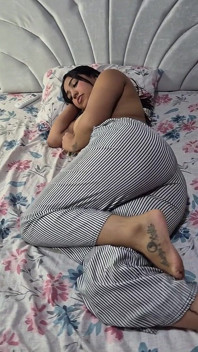 義理の妹は夜のパーティーに行く方法を見つけました