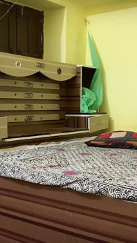 Indická roztomilá švagrová flirtuje se švagřím a ukazuje mu lásku dostat jeho ptáka do kundičky v hindském zvuku celé video