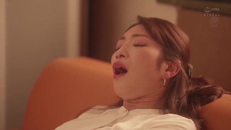 Smooth Time: สาวใหญ่ร้อนแรงชอบให้หนุ่มหนุ่มเลียหี แล้วเธอเองก็ชอบดูดควยหนุ่มๆ ตอนที่ 2